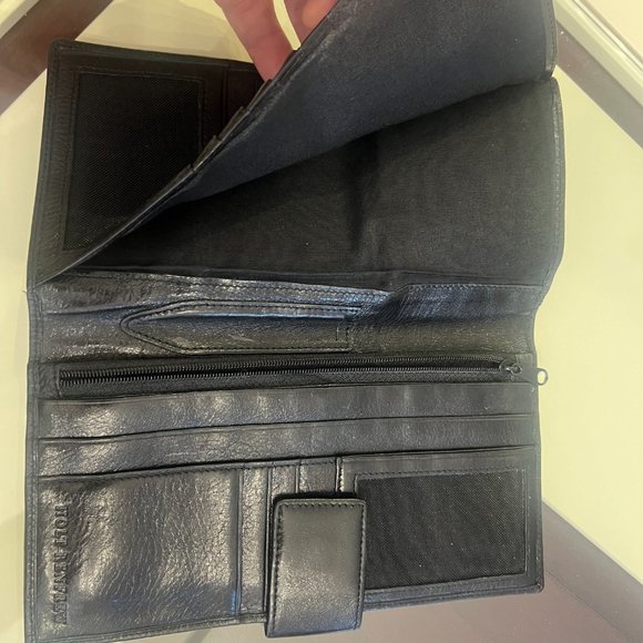 Holt Renfrew Brand Black Soft Genuine Soft Leather Passport Wallet! - Picture 9 of 10
